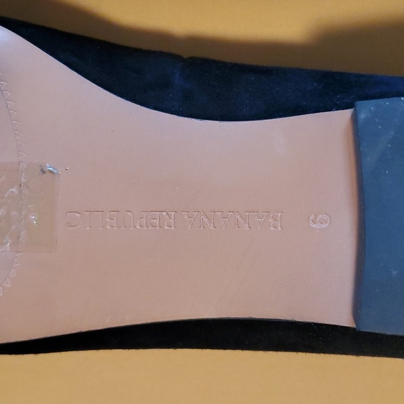 Banana Republic Suede Flats, Size 6 - Picture 14 of 14